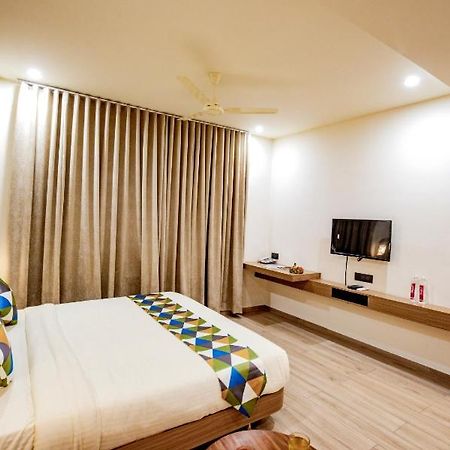 Hotel Nexus Rajkot Extérieur photo