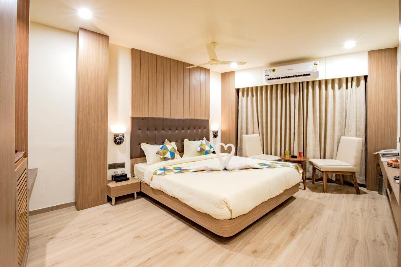 Hotel Nexus Rajkot Extérieur photo