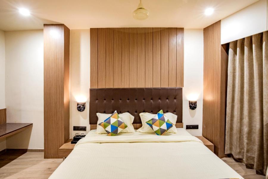 Hotel Nexus Rajkot Extérieur photo
