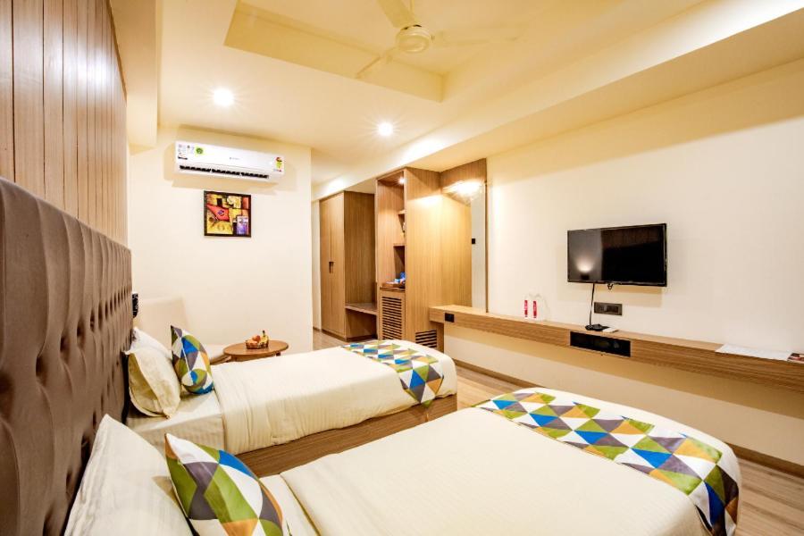 Hotel Nexus Rajkot Extérieur photo