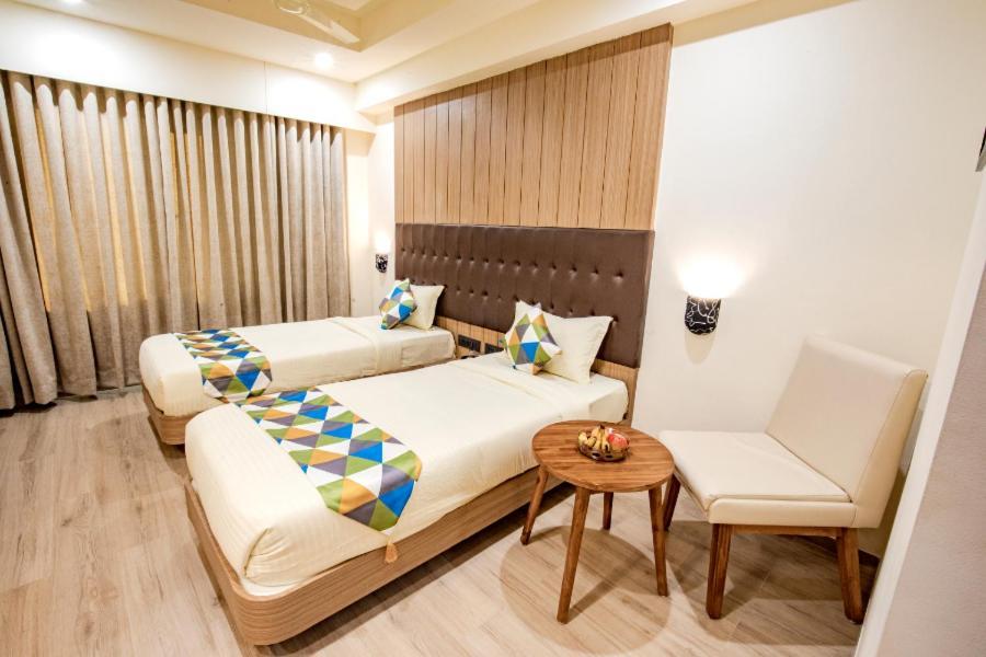 Hotel Nexus Rajkot Extérieur photo