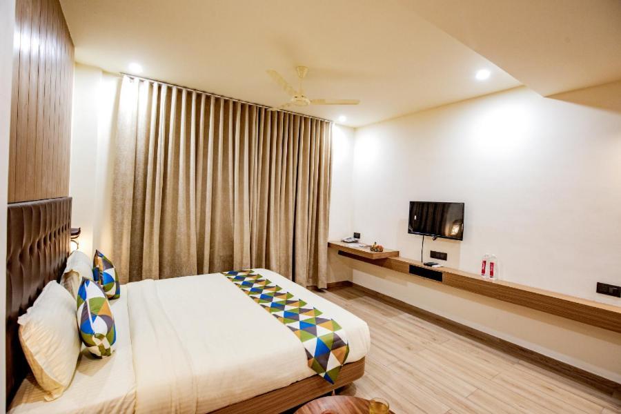 Hotel Nexus Rajkot Extérieur photo