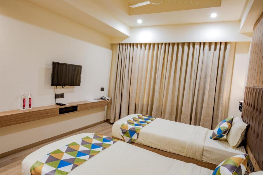 Hotel Nexus Rajkot Extérieur photo