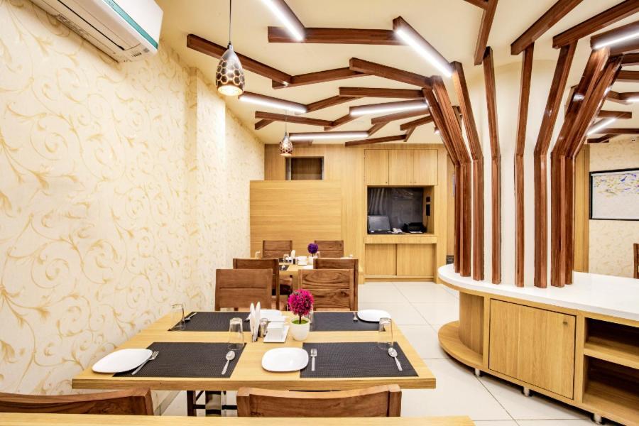 Hotel Nexus Rajkot Extérieur photo