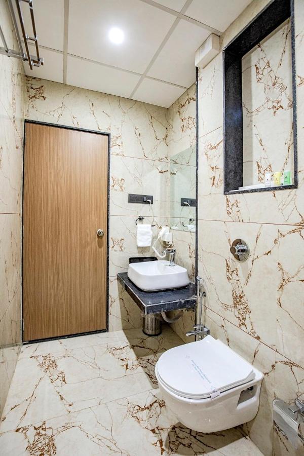 Hotel Nexus Rajkot Extérieur photo