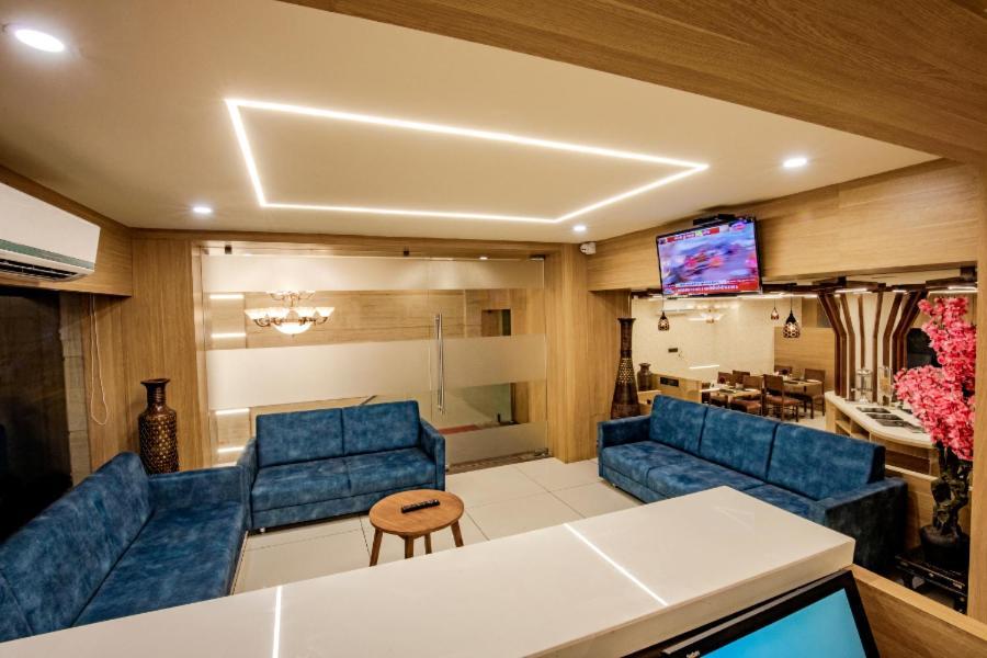 Hotel Nexus Rajkot Extérieur photo