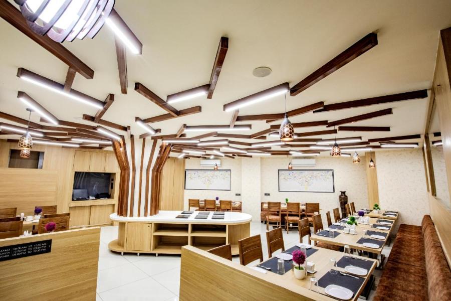 Hotel Nexus Rajkot Extérieur photo