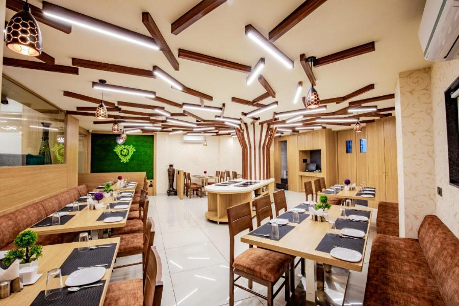 Hotel Nexus Rajkot Extérieur photo
