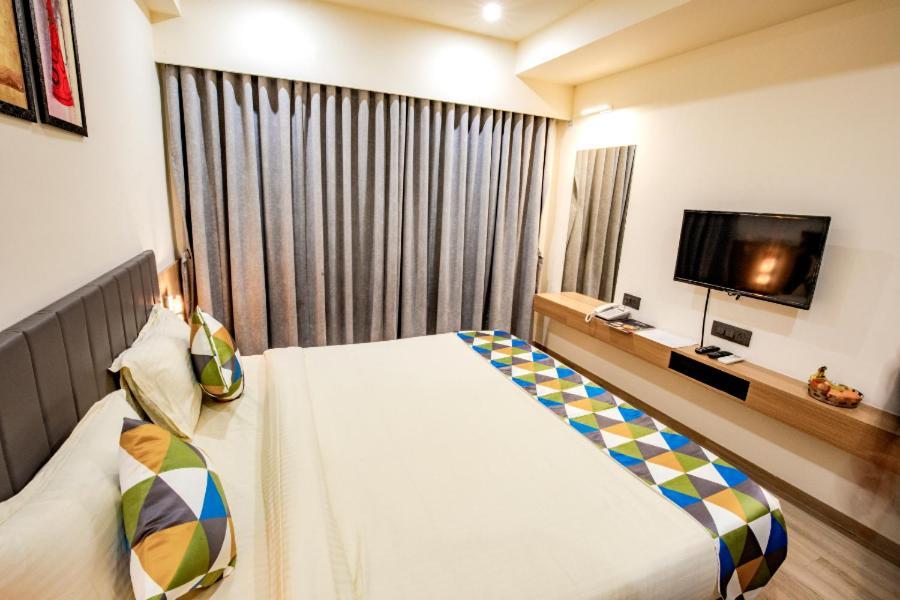 Hotel Nexus Rajkot Extérieur photo