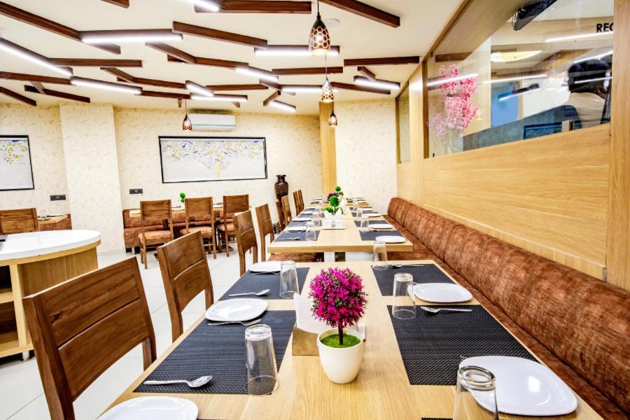 Hotel Nexus Rajkot Extérieur photo